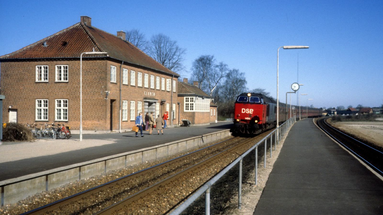 Dsb-mz-1454-mit-einem-828620 — gade og huse i Glumsø