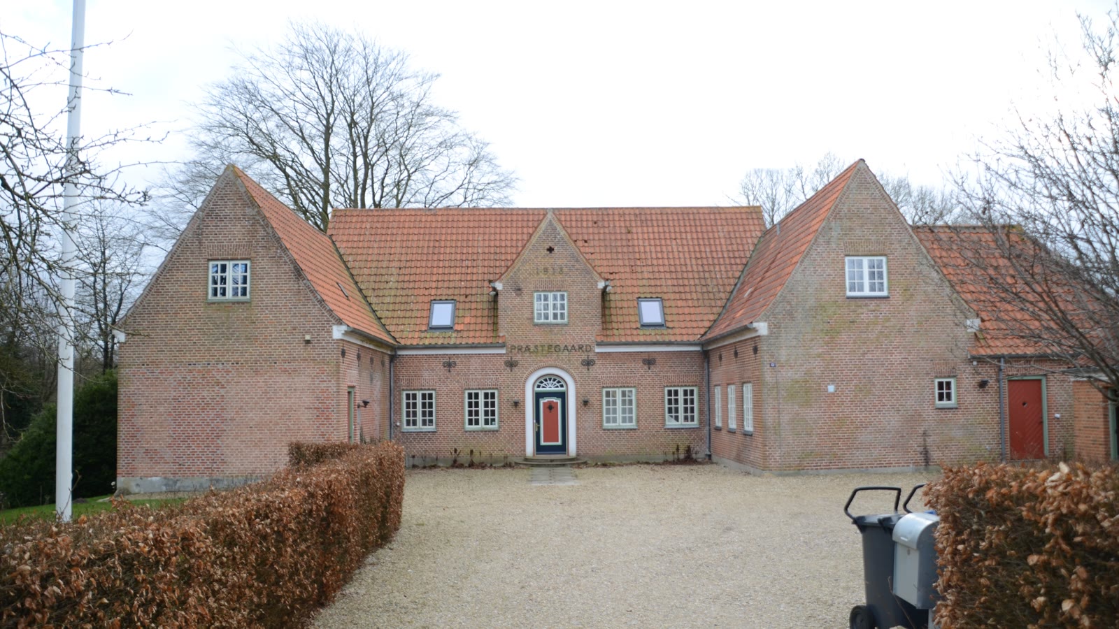 Holsted Præstegård 2025 — gade og huse i Holsted