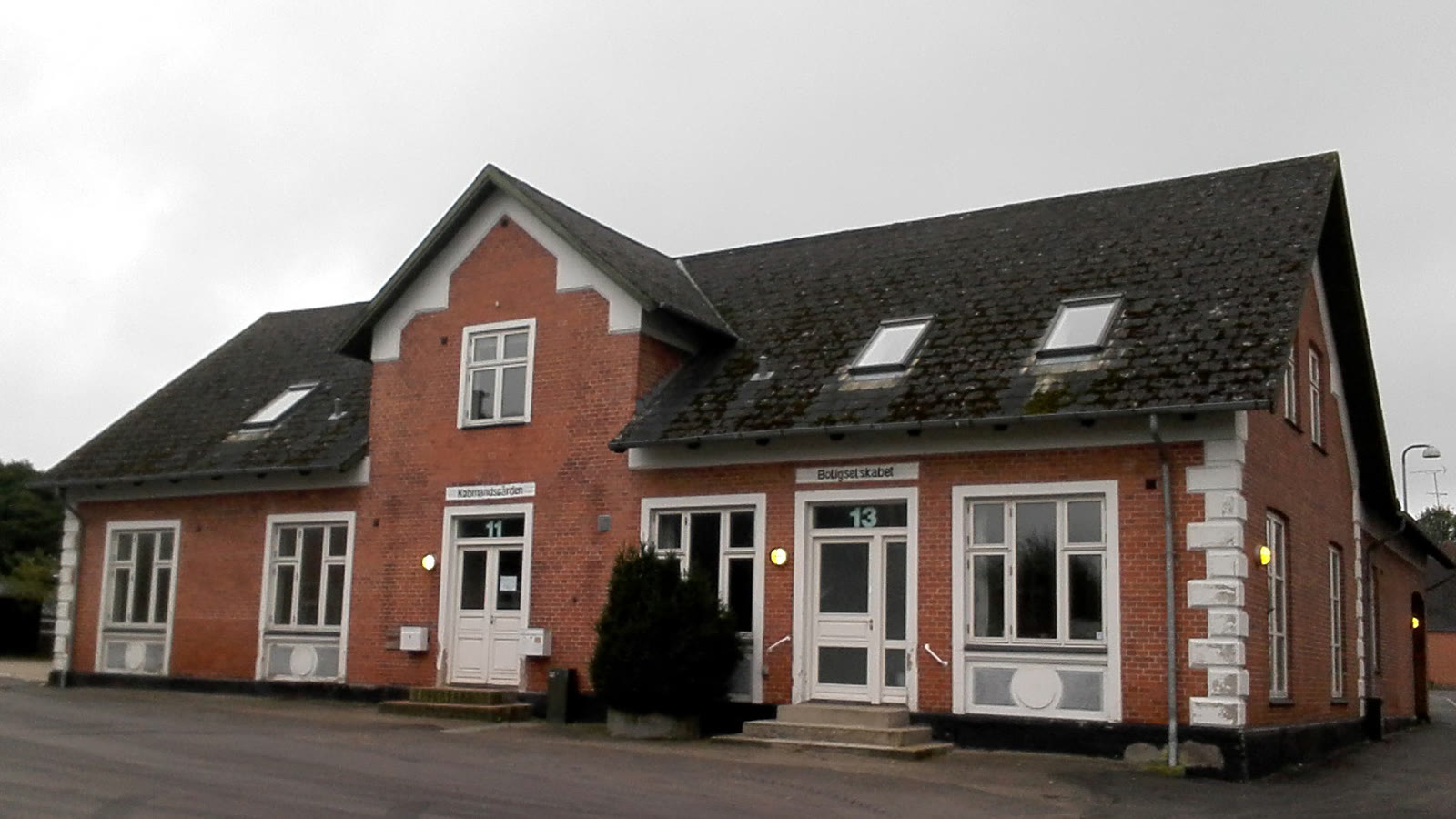 MernGamleKøbmandsgård — gade og huse i Mern